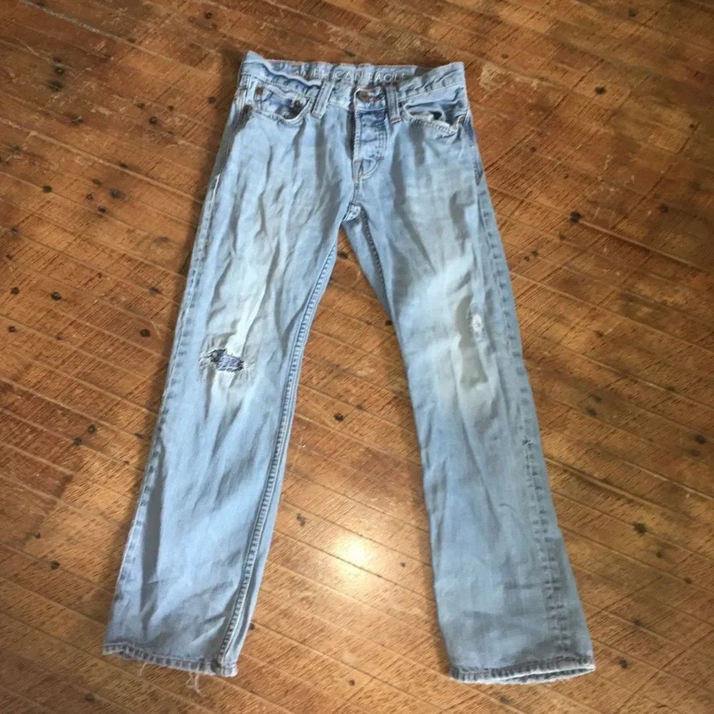American Eagle destroyed light wash 26x28 straight jeans